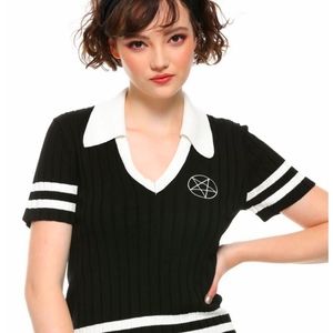 HOT TOPIC | Short sleeve pentagram sweater.
